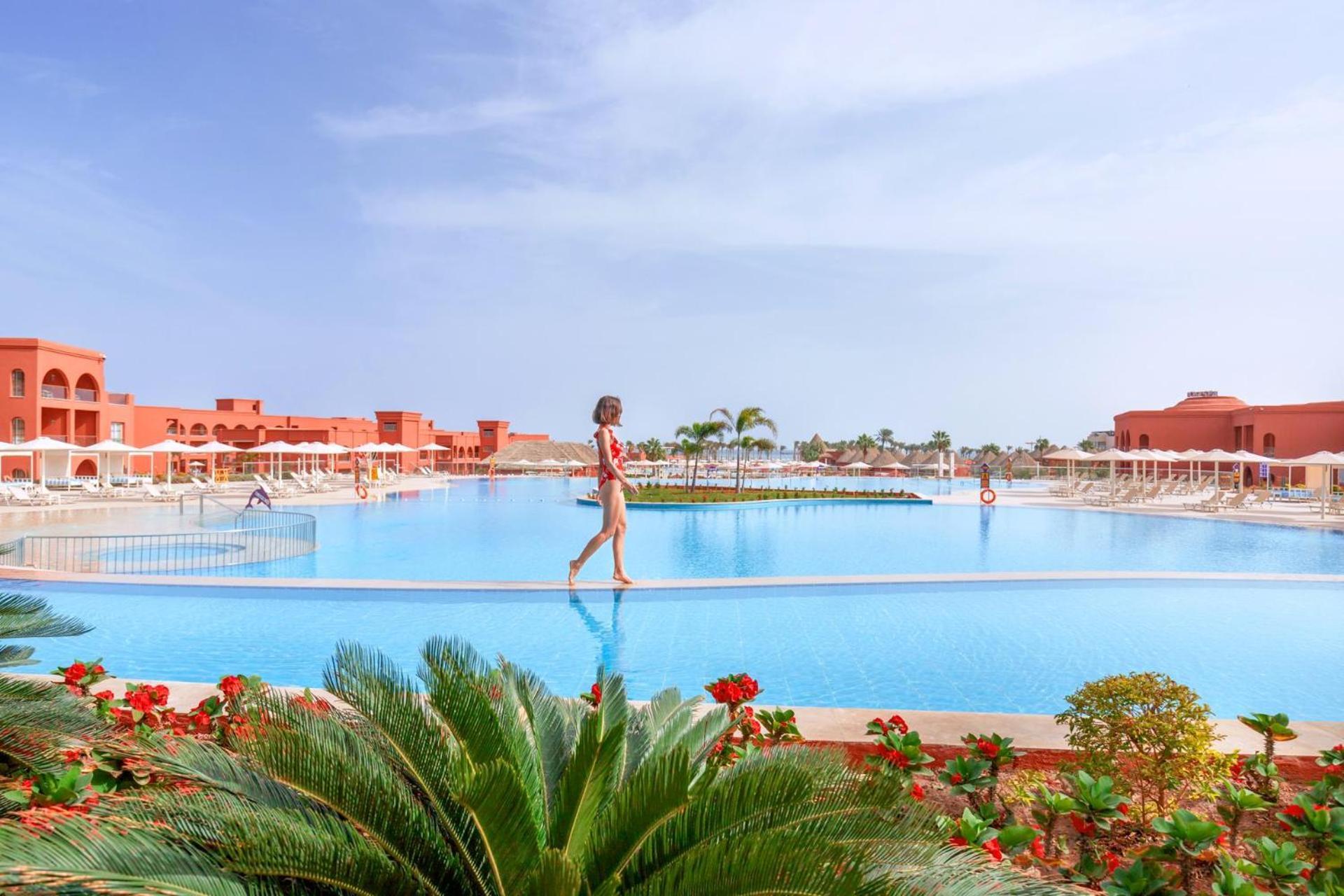 Pickalbatros Laguna Vista Aqua Park ชาร์มเอลชีค ภายนอก รูปภาพ The swimming pool at the resort