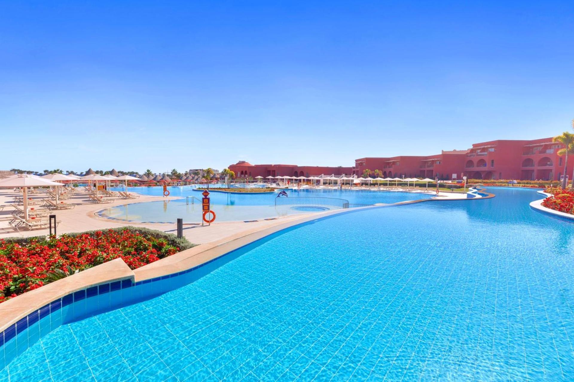 Pickalbatros Laguna Vista Aqua Park ชาร์มเอลชีค ภายนอก รูปภาพ The swimming pool at the resort